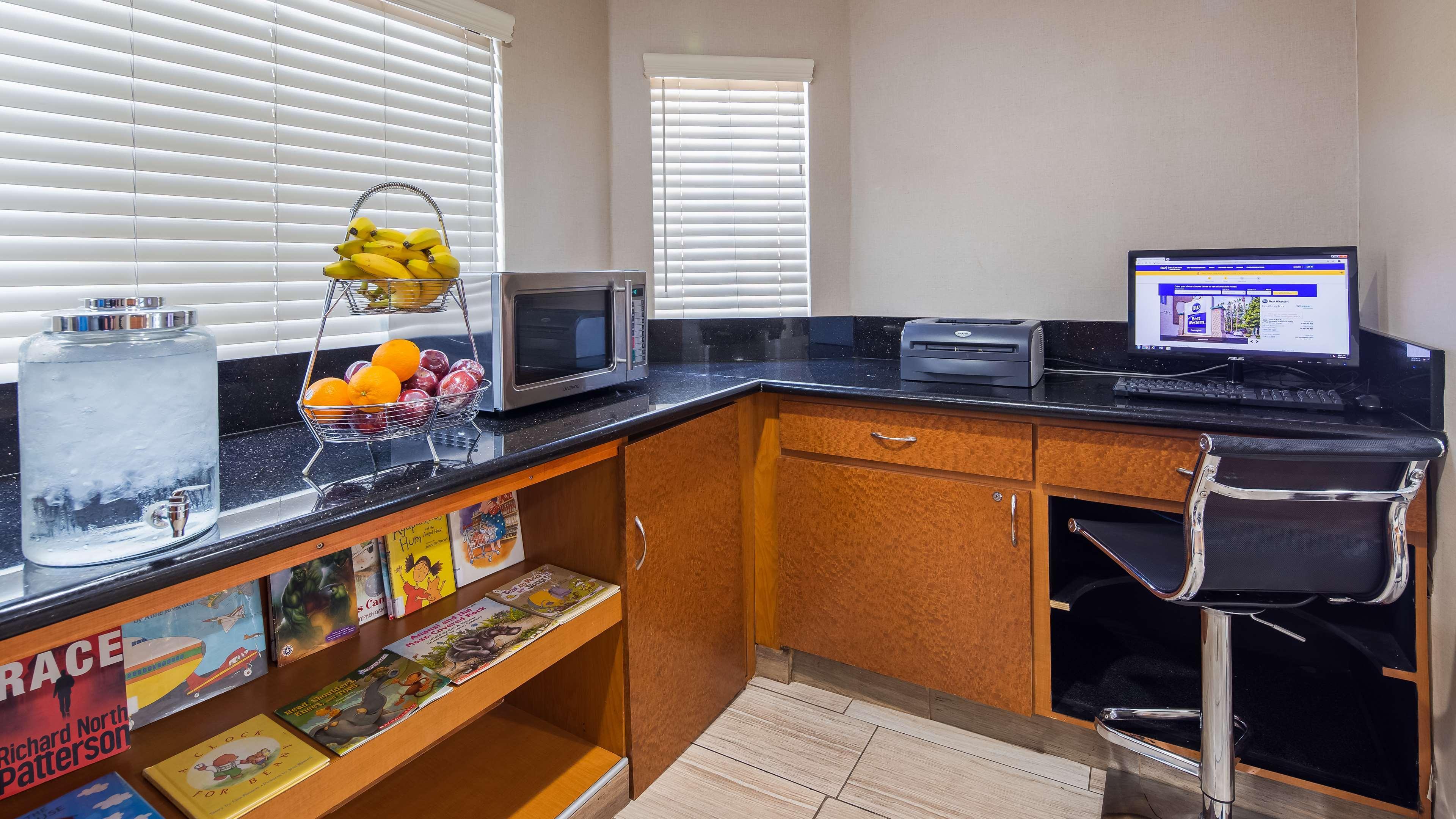 Best Western Courtesy - At The Park 3*