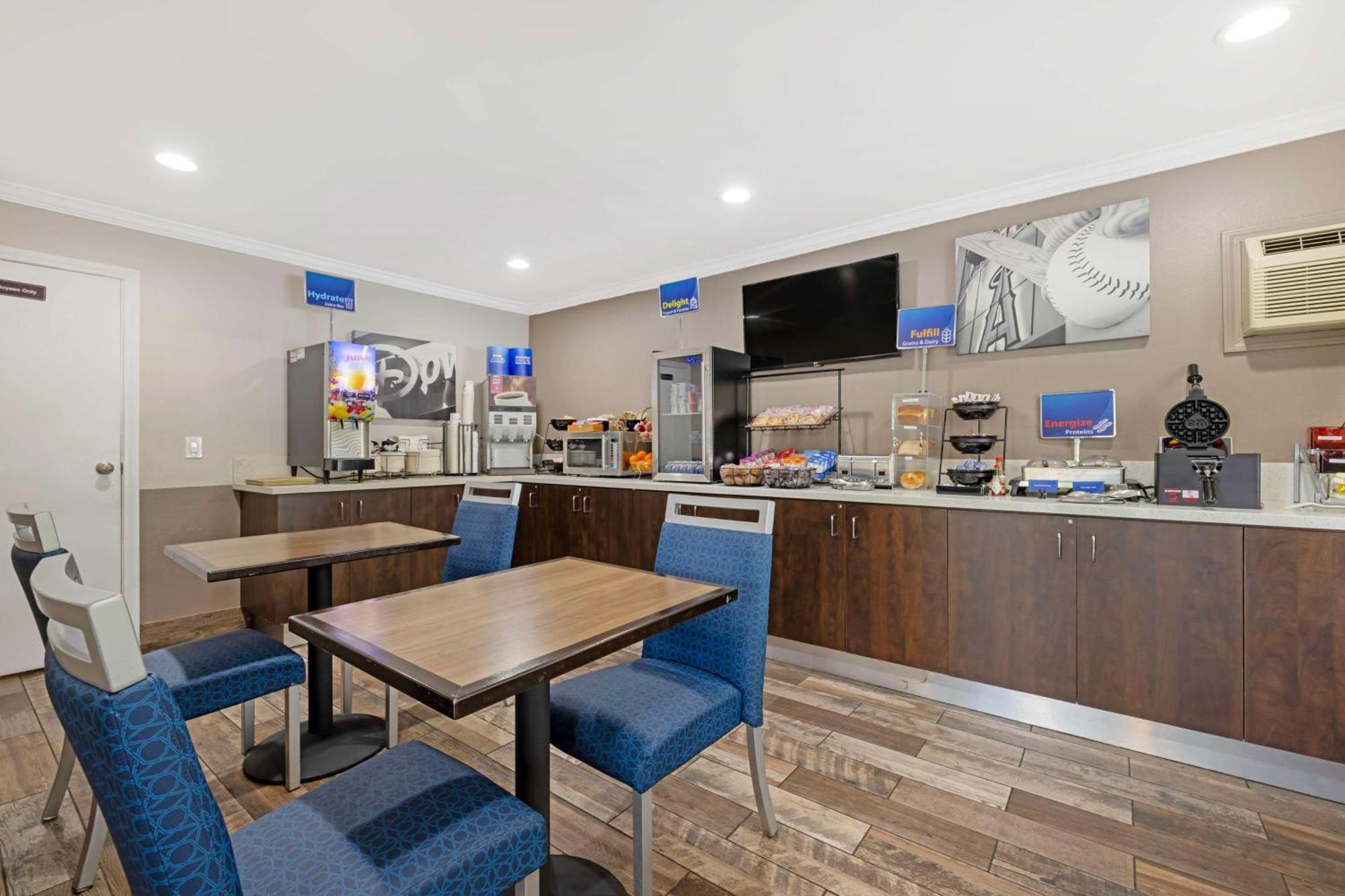 Western Courtesy - At The Park Hotel 3*
