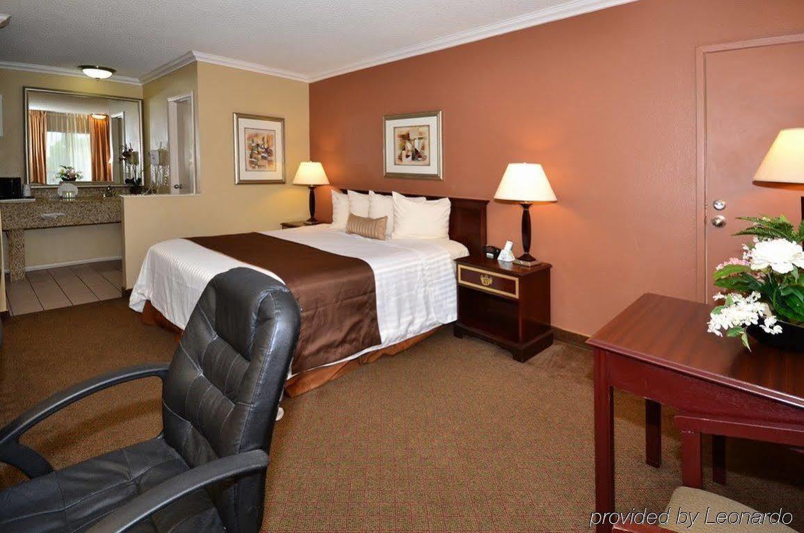 Western Courtesy - At The Park Hotel Anaheim